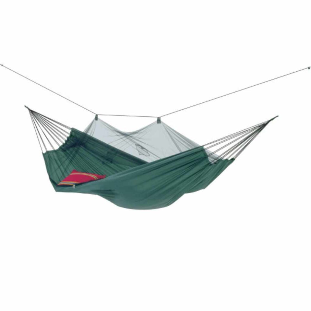 Amazonas Hängematte Moskito Traveller ist für alle, die Wert auf ein geringes Gewicht und Packmaß ihrer Ausrüstung legen. Mit integriertem Moskitonetz .