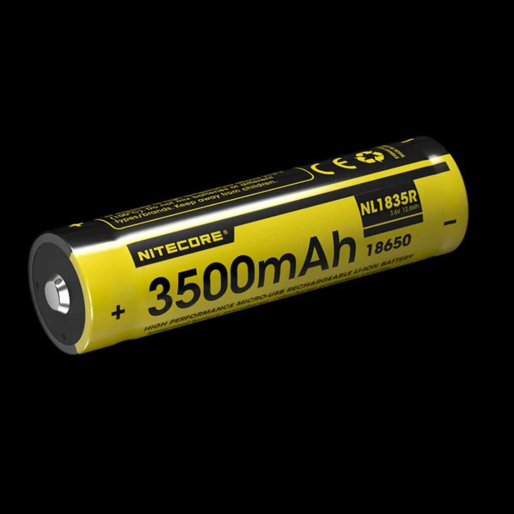 Der Nitecore NL1835R Li-Ion Akku Typ 18650 hat eine Kapazität von 3500mAh und Micro-USB-Ladeanschluss
