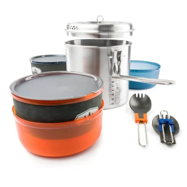GSI Outdoors Glacier Stainless Dualist Kochset ist geeignet für 2 Personen. Es besteht aus je zwei isolierten Bechern, Schalen und klappbaren Gabellöffeln
