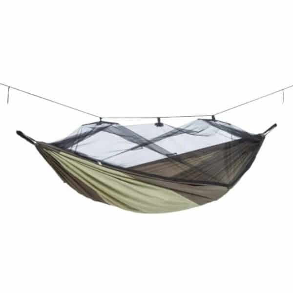 Die Amazonas Hängematte Ultra-LightMoskito-Traveller Thermo ist eine Thermo-Hängematte, welche an der Unterseite über ein praktisches Einschubfach mit verstärkten Nähten für eine Isomatte verfügt