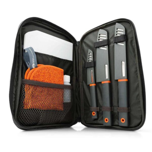 Das GSI Outdoors Santoku Messerset ist ein Gourmet-Zubereitungsset, das sich perfekt zum Camping, am Strand oder beim Kochen im Garten eignet.