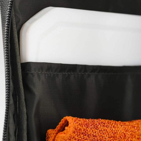 Das GSI Outdoors Santoku Messerset ist ein Gourmet-Zubereitungsset, das sich perfekt zum Camping, am Strand oder beim Kochen im Garten eignet.
