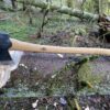 Entdecke die Gränsfors Amerikanische Fällaxt für traditionelle und professionelle Waldarbeiten, perfekt zum Fällen und Spalten großer Bäume
