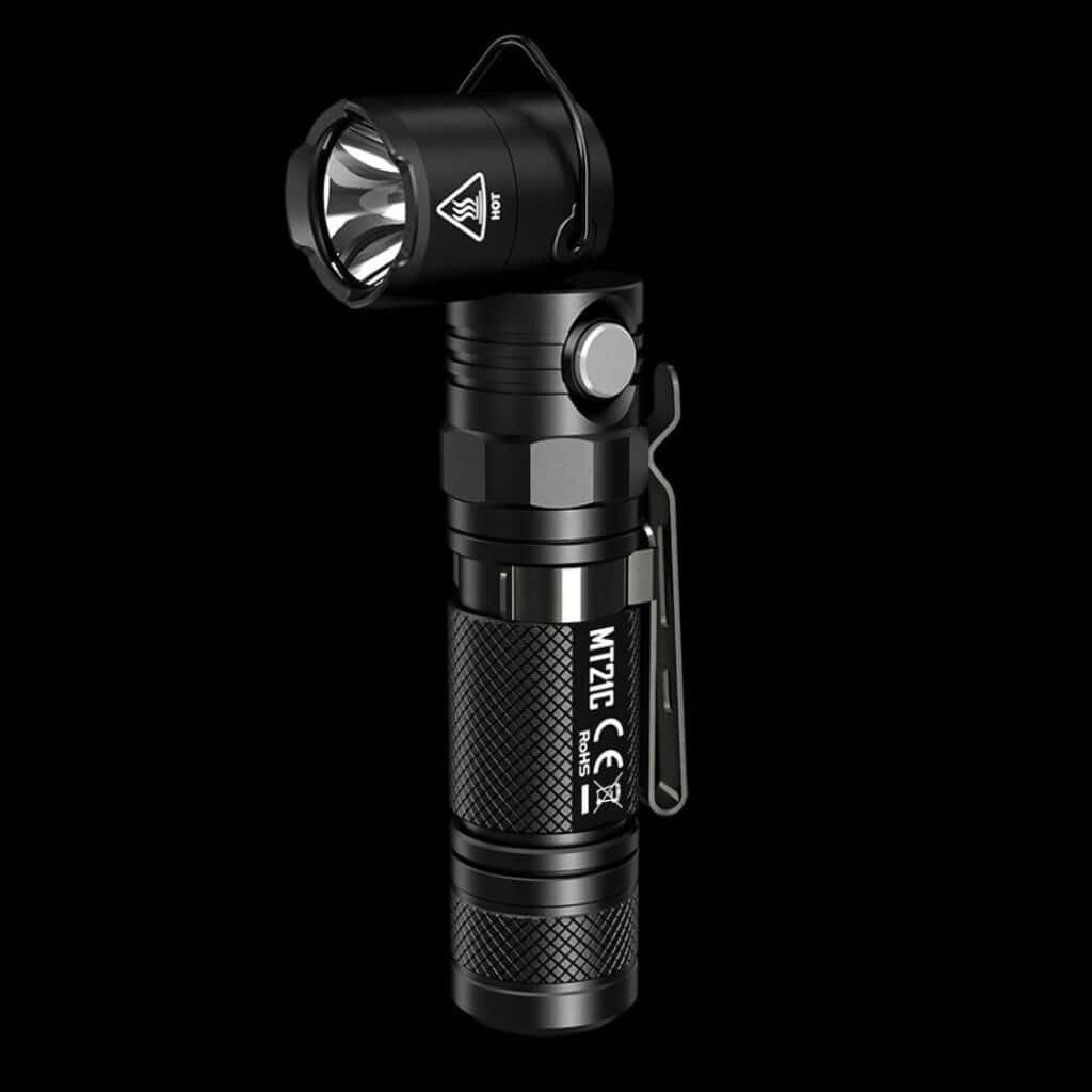 Nitecore MT21C Taschenlampe mit 90 Grad schwenkbaren Kopf und einer Leuchtweite bis zu 184m, der Batteriedeckel magnetisch und daher vielseitig einsetzbar